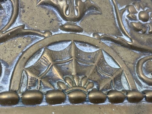 VICTORIAN BRASS CURVED COAL SCUTTLE HELMET DUAL LID - ADDITIONAL PHOTO 19
