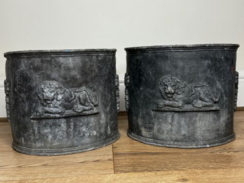 PAIR BRITISH GEORGIAN REGAL LION HEAVY LEAD GARDEN ROUND PLANTERS - ADDITIONAL PHOTO 5