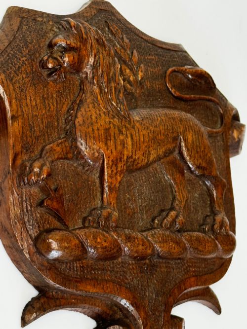 19TH CENTURY PUGIN DESIGN CARVED TIGER OAK HERALDIC LION SHIELD CREST - ADDITIONAL PHOTO 1
