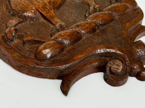 19TH CENTURY PUGIN DESIGN CARVED TIGER OAK HERALDIC LION SHIELD CREST - ADDITIONAL PHOTO 2