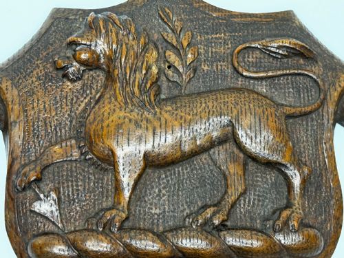 19TH CENTURY PUGIN DESIGN CARVED TIGER OAK HERALDIC LION SHIELD CREST - ADDITIONAL PHOTO 3