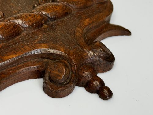 19TH CENTURY PUGIN DESIGN CARVED TIGER OAK HERALDIC LION SHIELD CREST - ADDITIONAL PHOTO 4