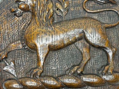 19TH CENTURY PUGIN DESIGN CARVED TIGER OAK HERALDIC LION SHIELD CREST - ADDITIONAL PHOTO 5