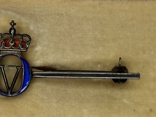 DAVIDANDERSON HALLMARKED SILVER ENAMEL ROYAL CROWN BROOCH - ADDITIONAL PHOTO 6