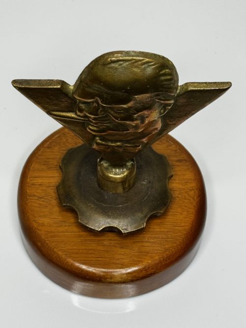 WINSTON CHURCHILL V FOR VICTORY GILT BRONZE CAR MASCOT SCULPTURE - ADDITIONAL PHOTO 2