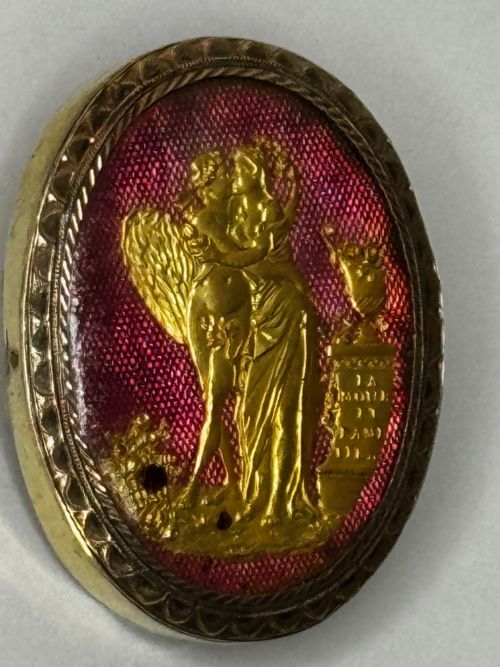 NEOCLASSICAL FRENCH 18TH CENTURY GOLD CUPID AND PSYCHE BROOCH C1760 - ADDITIONAL PHOTO 3