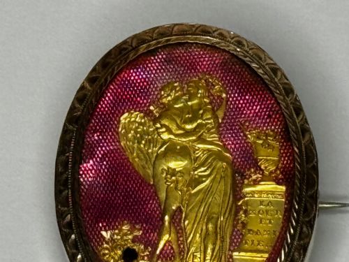 NEOCLASSICAL FRENCH 18TH CENTURY GOLD CUPID AND PSYCHE BROOCH C1760 - ADDITIONAL PHOTO 4