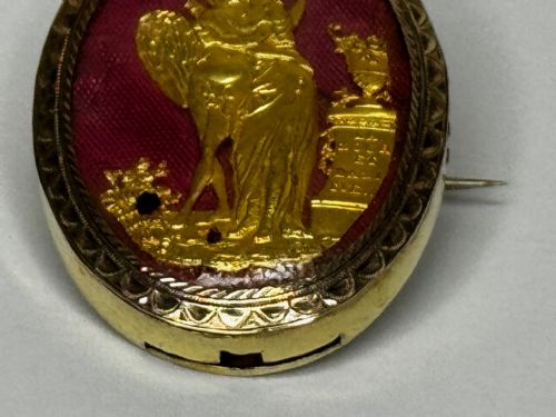NEOCLASSICAL FRENCH 18TH CENTURY GOLD CUPID AND PSYCHE BROOCH C1760 - ADDITIONAL PHOTO 5