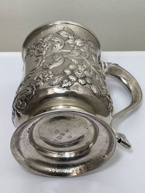 RARE 18TH CENTURY GEORGIAN STERLING SILVER TANKARD NEWCASTLE 1774 - ADDITIONAL PHOTO 8