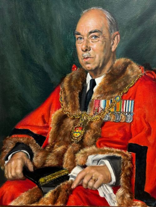 fig 2. A mid-century framed oil painting on canvas depicting a seated gentleman wearing red mayoral robes, fur trim, and a gold chain against a dark green background.