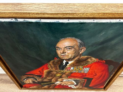 fig 3. A mid-century framed oil painting on canvas depicting a seated gentleman wearing red mayoral robes, fur trim, and a gold chain against a dark green background.