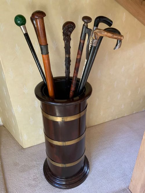 A MID 19TH CENTURY CYLINDRICAL MAHOGANY STICKSTAND - ADDITIONAL PHOTO 1