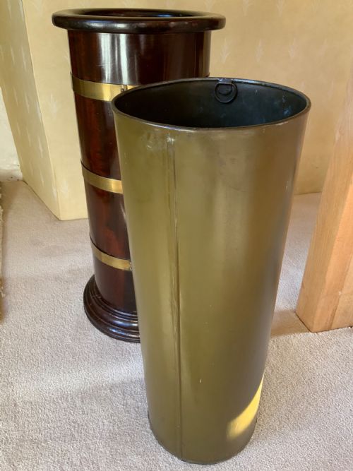 A MID 19TH CENTURY CYLINDRICAL MAHOGANY STICKSTAND - ADDITIONAL PHOTO 4