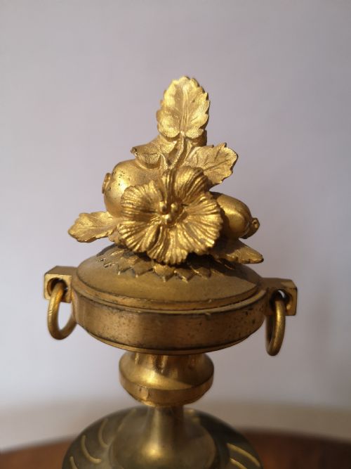 A PAIR OF 19TH CENTURY ORMOLU TABLE LAMPS - ADDITIONAL PHOTO 2