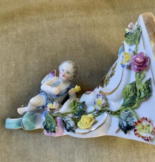 A PAIR OF LATE 19 TH CENTURY PORCELAIN WALL BRACKETS - ADDITIONAL PHOTO 3