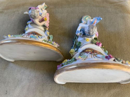 A PAIR OF LATE 19 TH CENTURY PORCELAIN WALL BRACKETS - ADDITIONAL PHOTO 4