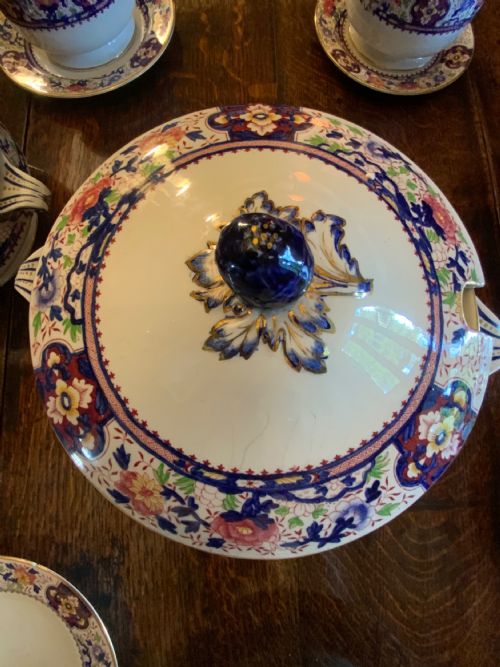 A 12 PLACE SETTING DINNER SERVICE - ADDITIONAL PHOTO 1