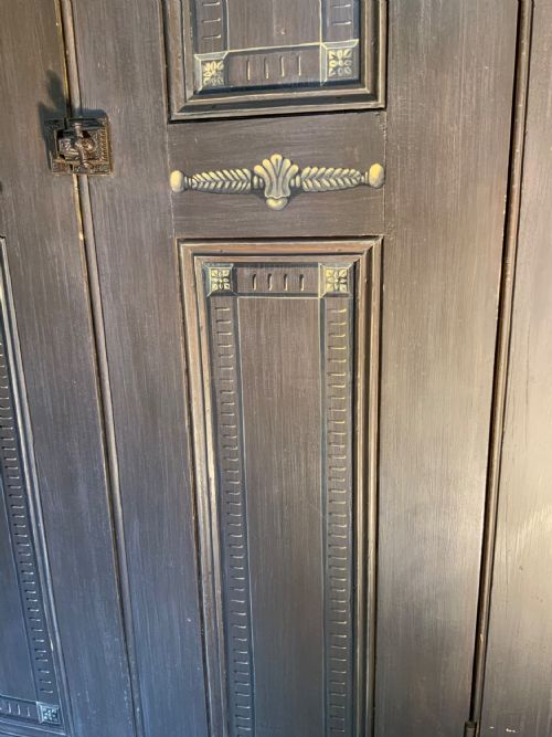 19TH CENTURY PAINTED PINE LIVERY CUPBOARD - ADDITIONAL PHOTO 2