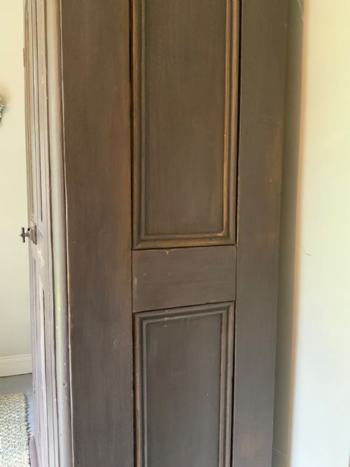19TH CENTURY PAINTED PINE LIVERY CUPBOARD - ADDITIONAL PHOTO 6