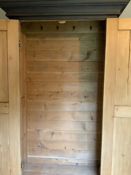 19TH CENTURY PAINTED PINE LIVERY CUPBOARD - ADDITIONAL PHOTO 7