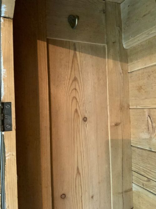 19TH CENTURY PAINTED PINE LIVERY CUPBOARD - ADDITIONAL PHOTO 9