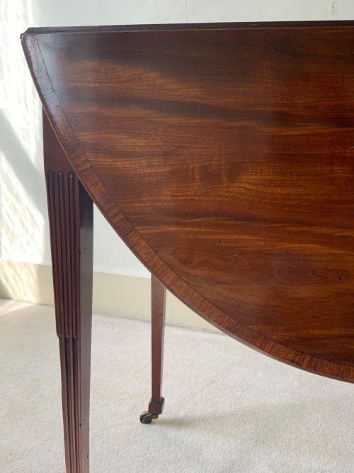 AN 18TH CENTURY MAHOGANY PEMBROKE TABLE - ADDITIONAL PHOTO 2