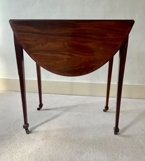 AN 18TH CENTURY MAHOGANY PEMBROKE TABLE - ADDITIONAL PHOTO 7