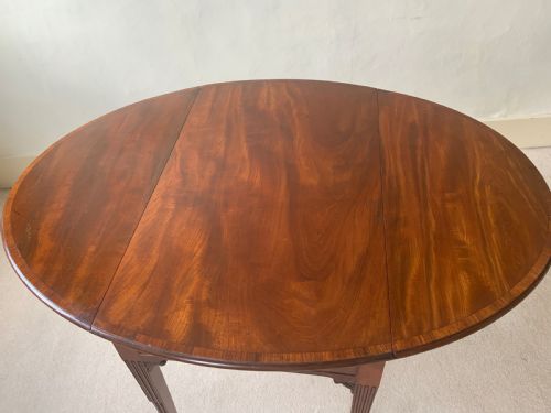 AN 18TH CENTURY MAHOGANY PEMBROKE TABLE - ADDITIONAL PHOTO 1