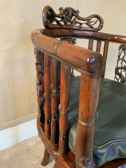 A 19TH CENTURY CHINESE DESK AND MATCHING CHAIR - ADDITIONAL PHOTO 6