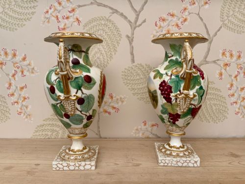 A PAIR OF ENGLISH PORCELAIN VASES - ADDITIONAL PHOTO 3