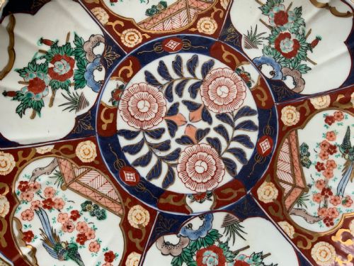 A LATE 19TH CENTURY JAPANESE IMARI CHARGER - ADDITIONAL PHOTO 3