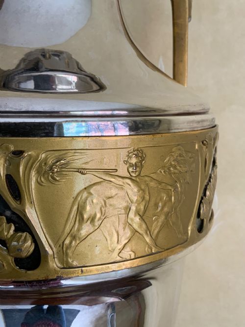 A LARGE ART NOUVEAU URN - ADDITIONAL PHOTO 2