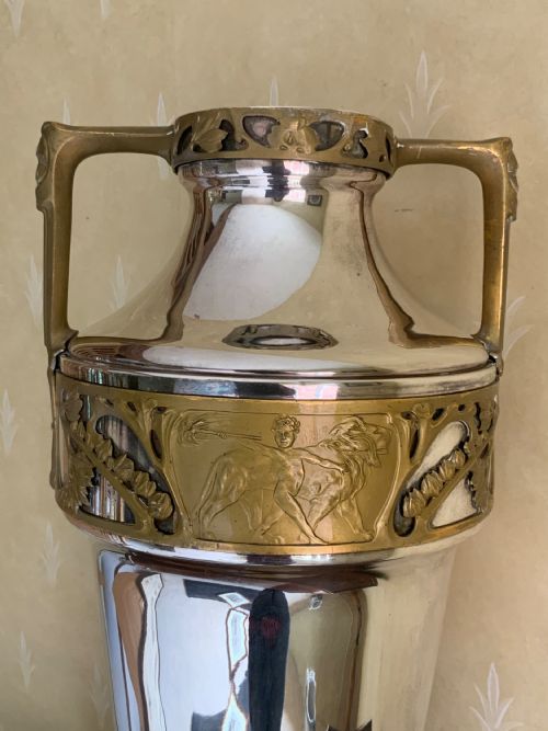 A LARGE ART NOUVEAU URN - ADDITIONAL PHOTO 4