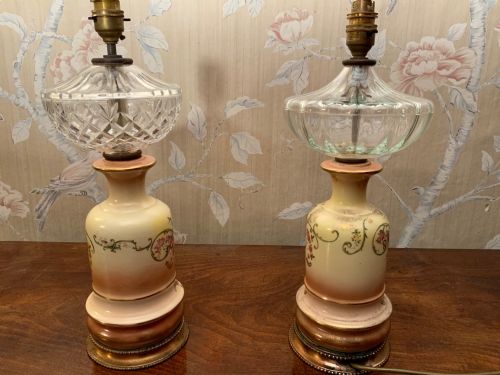 A PAIR OF LATE 19TH CENTURY PORCELAIN TABLE LAMPS - ADDITIONAL PHOTO 2