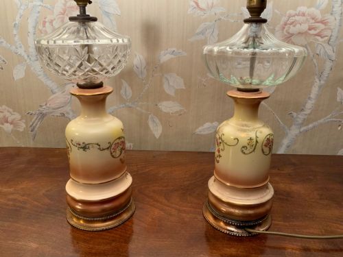A PAIR OF LATE 19TH CENTURY PORCELAIN TABLE LAMPS - ADDITIONAL PHOTO 4