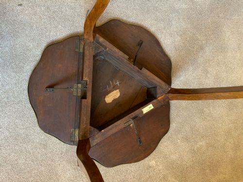 A 19TH CENTURY FRENCH MARQUETRY TABLE - ADDITIONAL PHOTO 2
