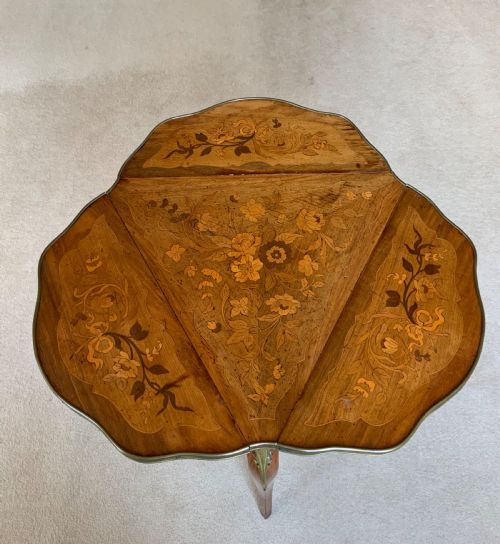 A 19TH CENTURY FRENCH MARQUETRY TABLE - ADDITIONAL PHOTO 6