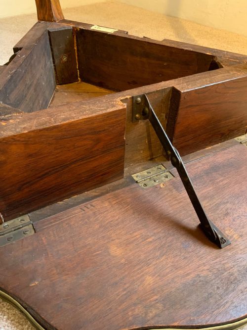 A 19TH CENTURY FRENCH MARQUETRY TABLE - ADDITIONAL PHOTO 3
