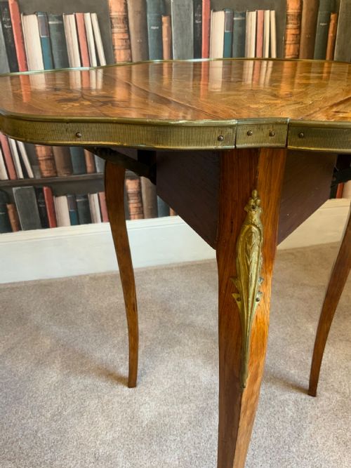 A 19TH CENTURY FRENCH MARQUETRY TABLE - ADDITIONAL PHOTO 4