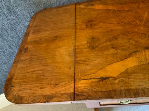 A 19TH CENTURY WALNUT SOFA TABLE - ADDITIONAL PHOTO 5