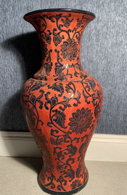 an early 20th century floor standing vase - CATEGORY: ANTIQUE VASES - DATED 1920
