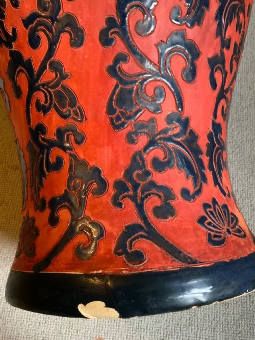 AN EARLY 20TH CENTURY FLOOR STANDING VASE - ADDITIONAL PHOTO 2
