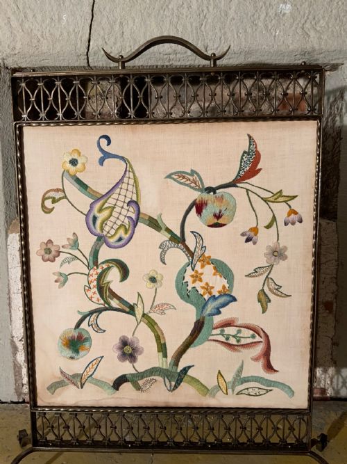 AN EARLY 20TH CENTURY STEEL FRAMED FIRE SCREEN - ADDITIONAL PHOTO 1