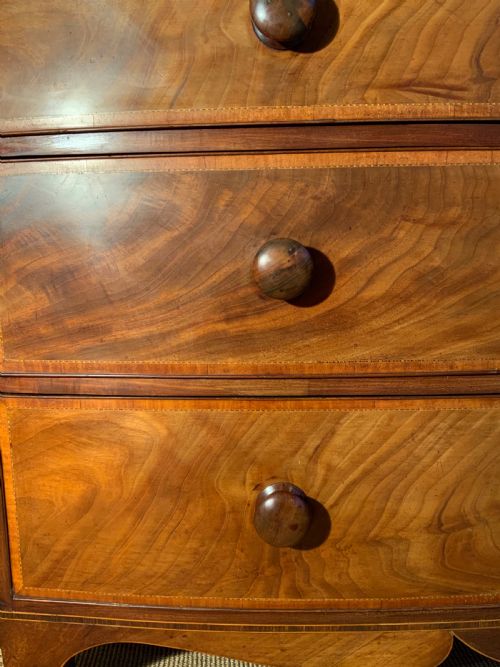 A GEORGIAN BOW FRONT MAHOGANY LINEN PRESS - ADDITIONAL PHOTO 2