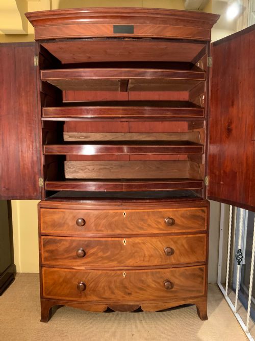 A GEORGIAN BOW FRONT MAHOGANY LINEN PRESS - ADDITIONAL PHOTO 4