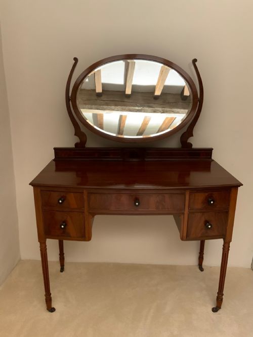 a bow front mahogany kneehole dressing table - CATEGORY: ANTIQUE DRESSING TABLES - DATED 1910