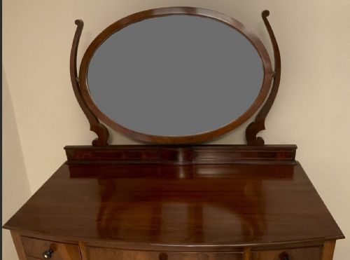A BOW FRONT MAHOGANY KNEEHOLE DRESSING TABLE - ADDITIONAL PHOTO 4
