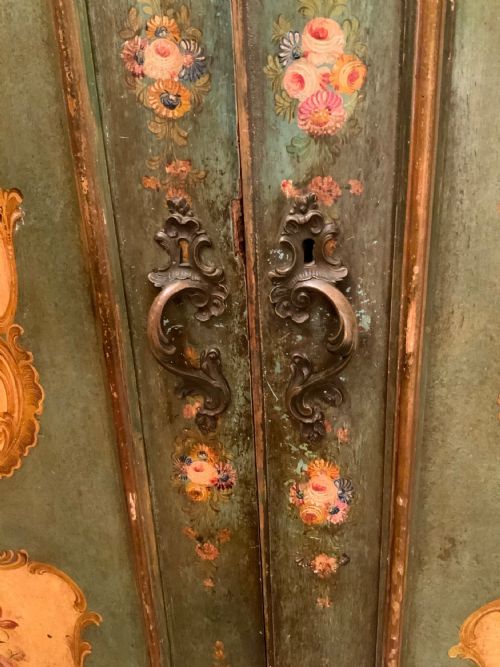 A LATE 19TH CENTURY VENETIAN ARMADIO - ADDITIONAL PHOTO 4