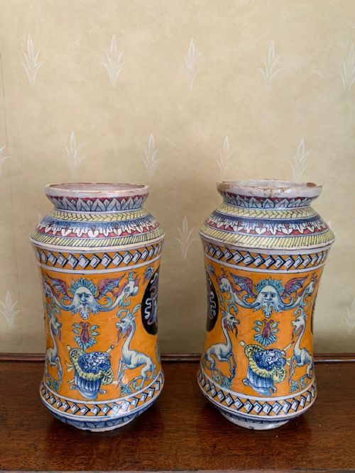 A PAIR OF 19TH CENTURY ITALIAN MAIOLICA ALBARELLO - ADDITIONAL PHOTO 1