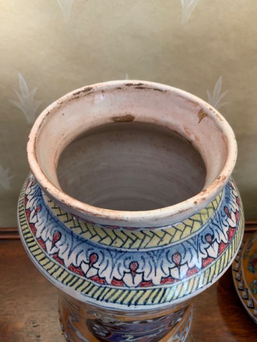 A PAIR OF 19TH CENTURY ITALIAN MAIOLICA ALBARELLO - ADDITIONAL PHOTO 4
